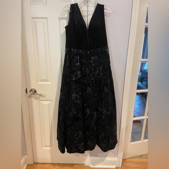 Black Hoco/prom dress - Picture 1 of 3